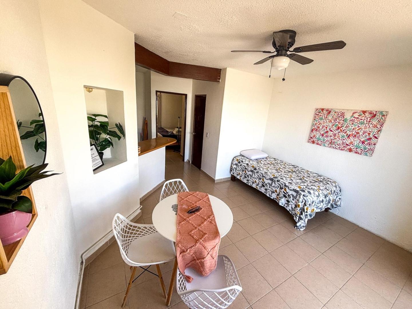 1br In Marlin, Access And Pools